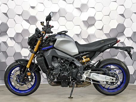 2023 Yamaha MT-09 (FZ-09), серебристый, 1199000 рублей, вид 4