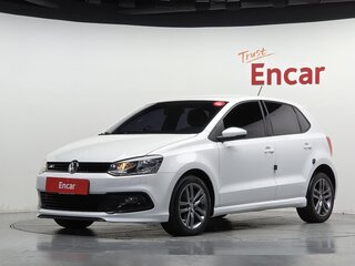2015 Volkswagen Polo V Рестайлинг, белый, 782000 рублей, вид 1