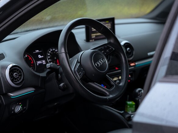 2017 Audi A3 III (8V) Рестайлинг, серебристый, 2190000 рублей - вид 18