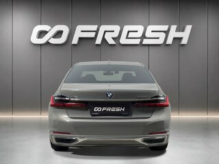 2022 BMW 7 серии Long 740Li xDrive VI (G11/G12) Рестайлинг, серый, 7669900 рублей, вид 4