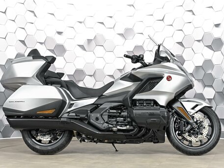 2025 Honda GL 1800 Gold Wing, серебристый, 3649000 рублей, вид 3
