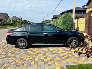 2023 Toyota Camry VIII (XV70) Рестайлинг, чёрный, 4200000 рублей, вид 4