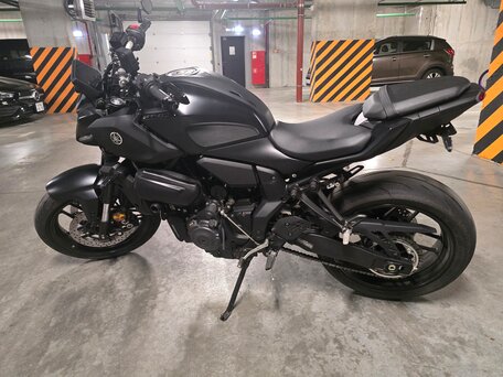 2025 Yamaha MT-07 (FZ-07), чёрный, 1050000 рублей, вид 5