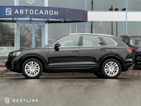 2025 Volkswagen Touareg III Рестайлинг, чёрный, 8790000 рублей, вид 3
