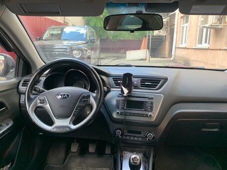 2016 Kia Rio III Рестайлинг, серый, 900000 рублей, вид 4