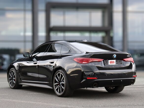 2025 BMW 4 серии 420i G22, G23, G26 Рестайлинг, чёрный - вид 4