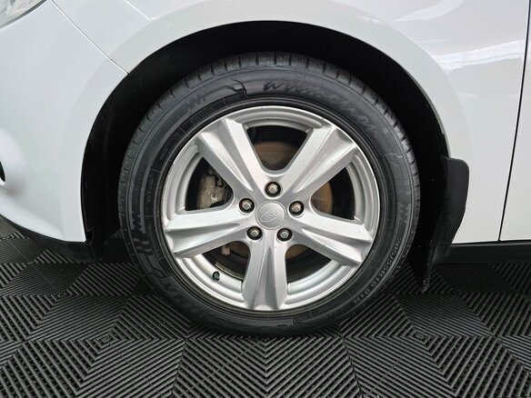 2013 Ford Focus III, белый, 899000 рублей - вид 7