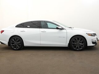 2020 Chevrolet Malibu IX Рестайлинг, белый, 1698000 рублей, вид 3