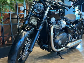 2026 Triumph Bonneville Bobber, чёрный, 2200000 рублей, вид 2