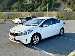 2018 Kia Cerato III Рестайлинг (Classic), белый, 950000 рублей, вид 3