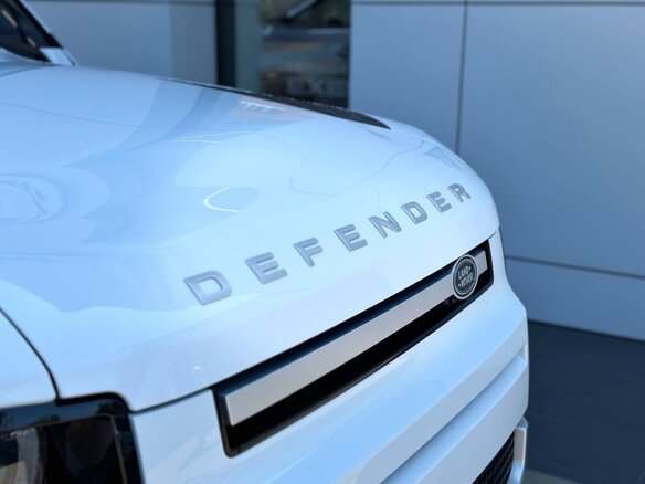 2023 Land Rover Defender 110 II, белый, 12500000 рублей - вид 9