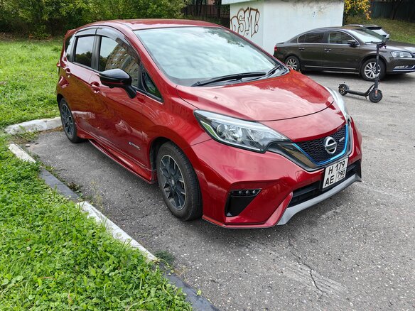 2017 Nissan Note e-Power II Рестайлинг, пурпурный, 1570000 рублей - вид 1