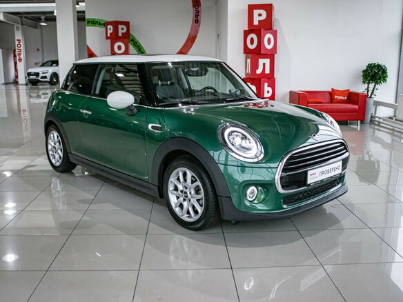 2020 Mini Hatch Cooper III (F55/F56) Рестайлинг, зелёный, 2625000 рублей - вид 2