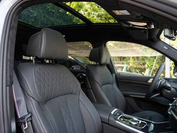 2025 BMW X7 40d I (G07) Рестайлинг, серый, 11997029 рублей - вид 18
