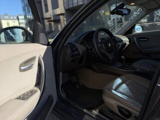 2006 BMW 1 серии 120i I (E81/E82/E87/E88), бежевый, 620000 рублей, вид 5