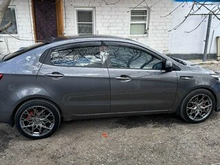 2017 Kia Rio III Рестайлинг, серый, 870000 рублей, вид 4