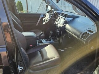 2016 Toyota Land Cruiser Prado 150 Series Рестайлинг 1, чёрный, 4150000 рублей, вид 3