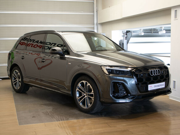 2026 Audi Q7 45 TFSI II (4M) Рестайлинг 2, серый, 9520000 рублей - вид 2