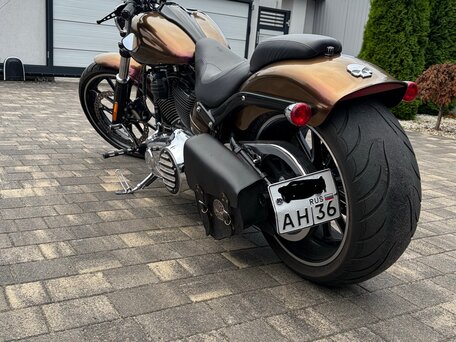 2013 Harley-Davidson Breakout, пурпурный, 1590000 рублей, вид 3