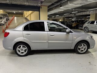 2011 Kia Rio II Рестайлинг, серебристый, 600000 рублей, вид 3