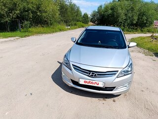 2015 Hyundai Solaris I Рестайлинг, серебристый, 700000 рублей, вид 2