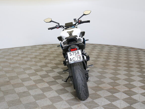 2026 CFMoto 675NK, белый - вид 5