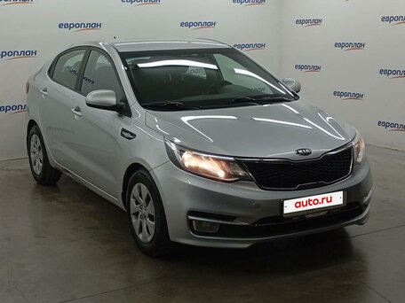 2017 Kia Rio III Рестайлинг, серебристый, 1074000 рублей, вид 2