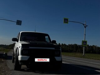 2014 Lada (ВАЗ) 2121 (4x4) Urban I Рестайлинг, белый, 460000 рублей, вид 3