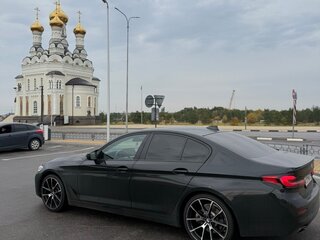 2021 BMW 5 серии 520i VII (G30/G31/G38) Рестайлинг, чёрный, 4200000 рублей, вид 3