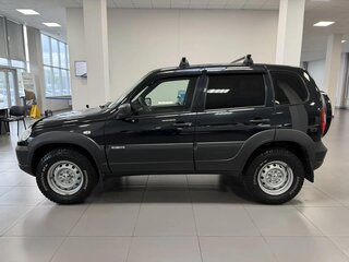 2018 Chevrolet Niva I Рестайлинг, чёрный, 795000 рублей, вид 2