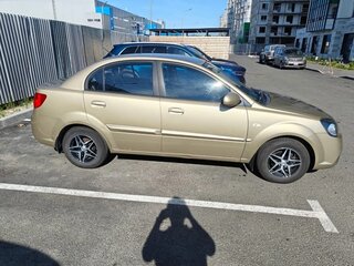 2010 Kia Rio II Рестайлинг, бежевый, 580000 рублей, вид 3