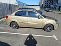 2010 Kia Rio II Рестайлинг, бежевый - вид 2