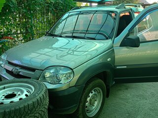 2011 Chevrolet Niva I Рестайлинг, серый, 450000 рублей, вид 1