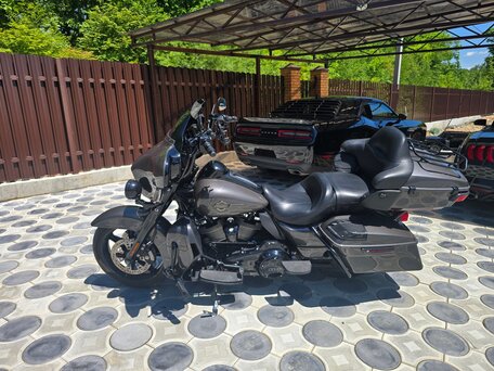 2023 Harley-Davidson Electra Glide, серый, 2550000 рублей, вид 3