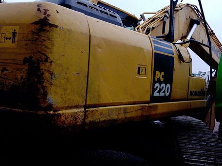 2019 Komatsu PC220-8, жёлтый, 7137000 рублей, вид 3