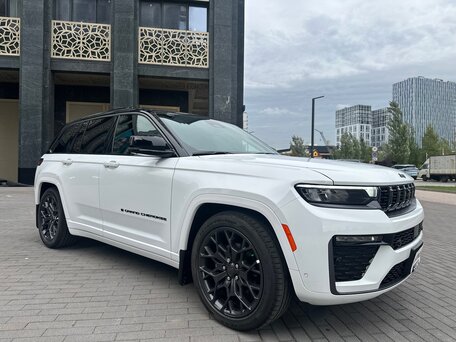 2026 Jeep Grand Cherokee L V (WL) Рестайлинг, белый, 10399000 рублей, вид 3