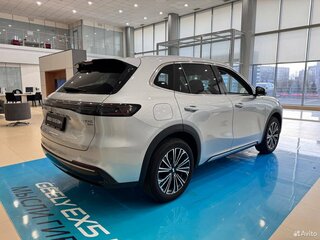 2026 Geely EX5 Гибрид EM-R, серебристый, 3814990 рублей, вид 4