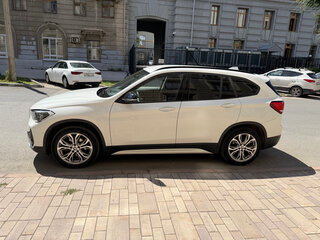 2020 BMW X1 18d xDrive II (F48) Рестайлинг, белый, 3250000 рублей, вид 4