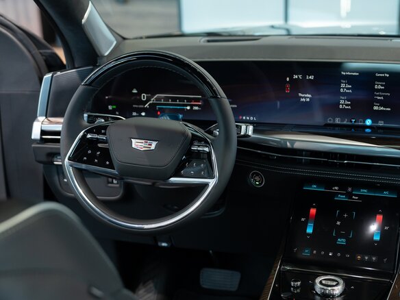 2026 Cadillac Escalade V Рестайлинг, чёрный, 23700000 рублей - вид 15