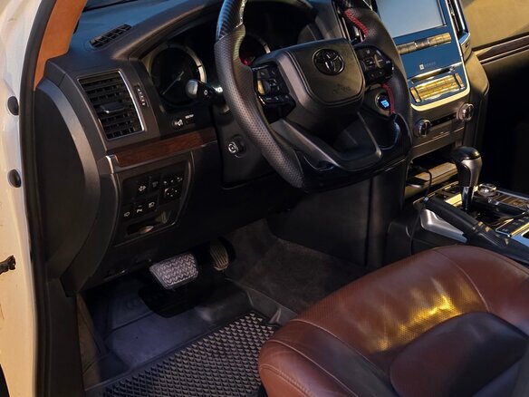2016 Toyota Land Cruiser 200 Series Рестайлинг 2, белый, 5700000 рублей - вид 8