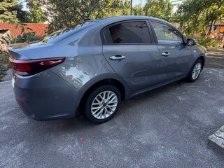 2019 Kia Rio IV, серый, 1450000 рублей, вид 3