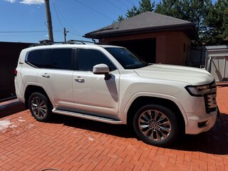 2021 Toyota Land Cruiser 300 Series, белый, 9500000 рублей, вид 3