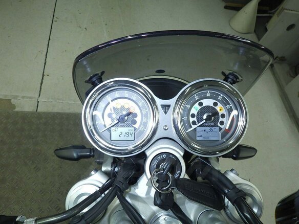 2022 Triumph Speed Twin, чёрный, 1320000 рублей - вид 7