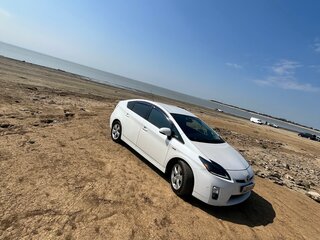 2009 Toyota Prius III (XW30), белый, 1300000 рублей, вид 2