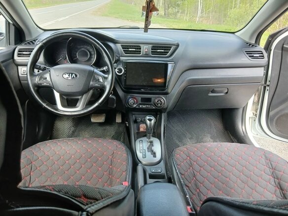2013 Kia Rio 4-speed III, белый, 900000 рублей - вид 19