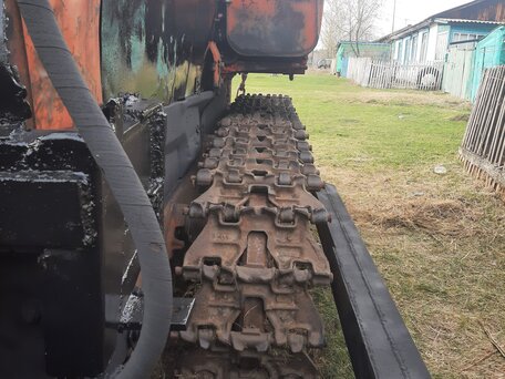 1987 ВгТЗ ДТ-75/ДЗ-42, красный, 330000 рублей, вид 3