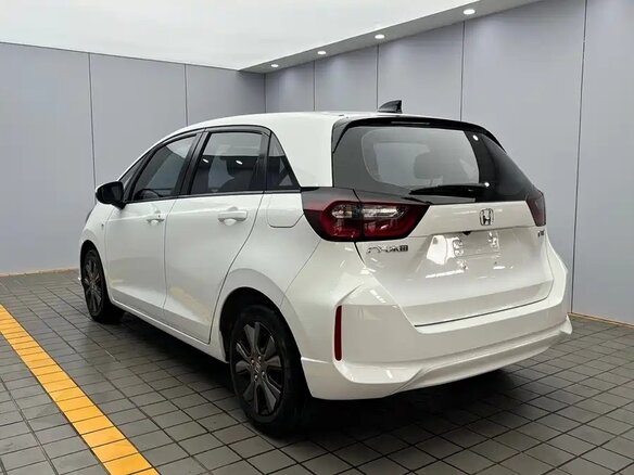 2022 Honda Fit IV Рестайлинг, белый, 1150003 рублей - вид 3