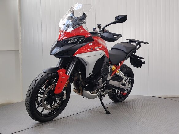 2023 Ducati Multistrada V4, красный, 1899000 рублей - вид 3