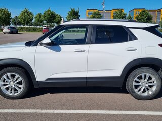 2021 Chevrolet TrailBlazer III, белый, 1850000 рублей, вид 3