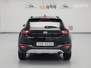 2020 Kia Stonic I, чёрный, 1570000 рублей, вид 2